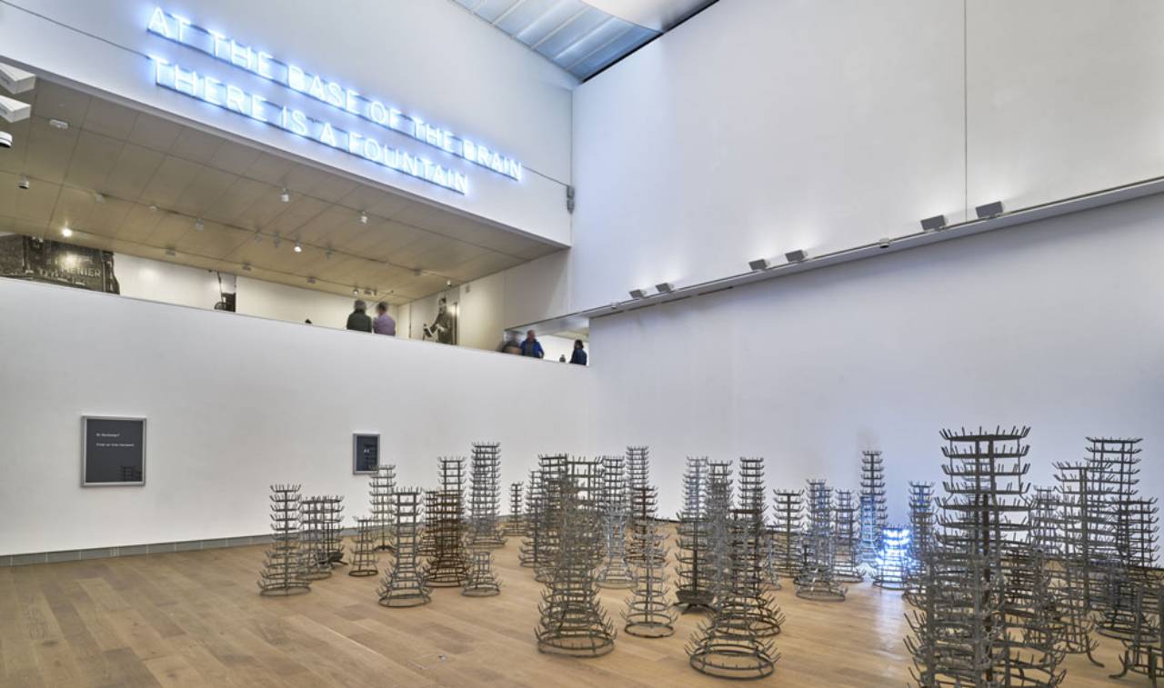 Bethan Huws, Forest, 2008–2009, At The Base of the Brain There Is a Fountain, 2008–2015 © 2018 Bethan Huws, ProLitteris, Zürich; Foto: Daniel Spehr
