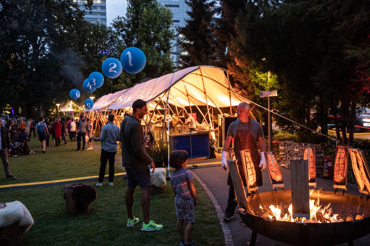 KW 39 DE Besucherzahlen Jubiläumsfest